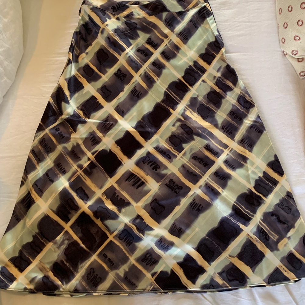 NWT HM Skirt Womens Size 2 Zip Up Green Purple Yellow